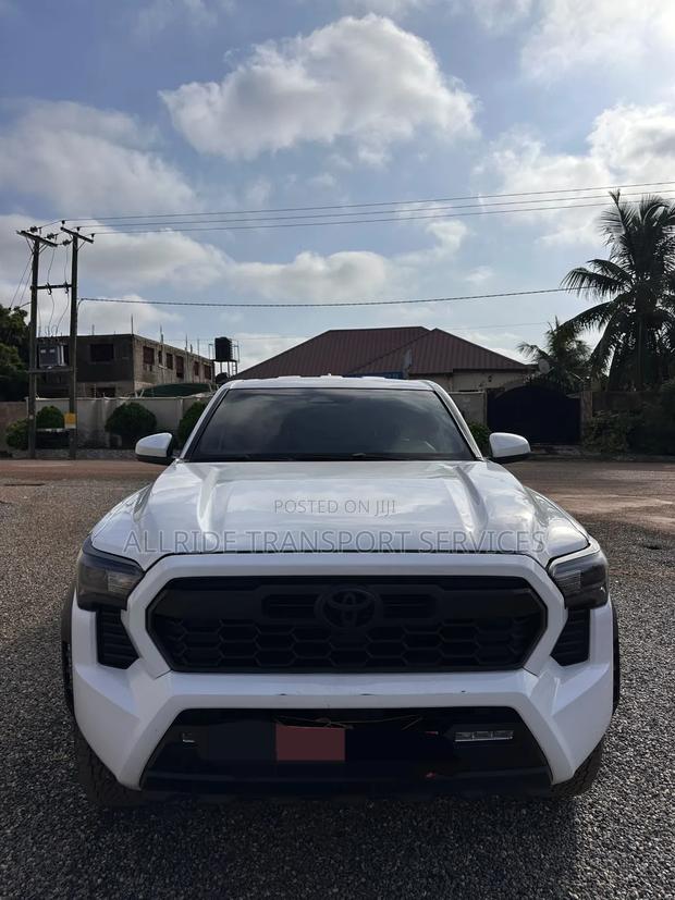 Toyota Tacoma 2024 White