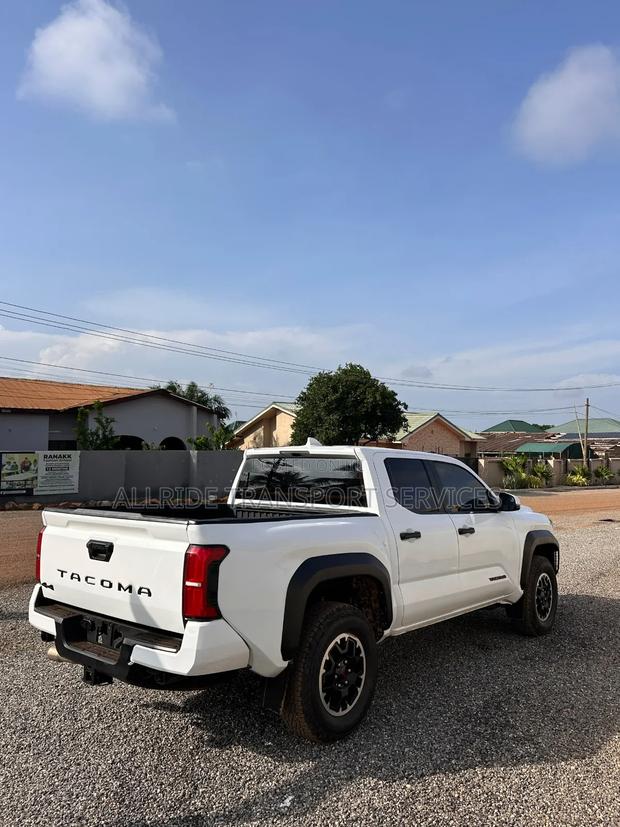 Toyota Tacoma 2024 White