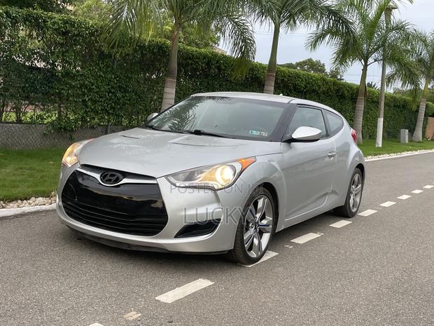 Hyundai Veloster 3dr Hatchback w/Black Interior (1.6L 4cyl 6AM) 2015