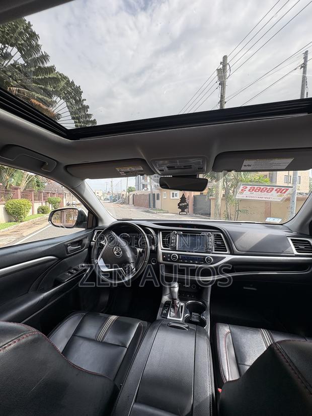 Toyota Highlander SE 2019 White