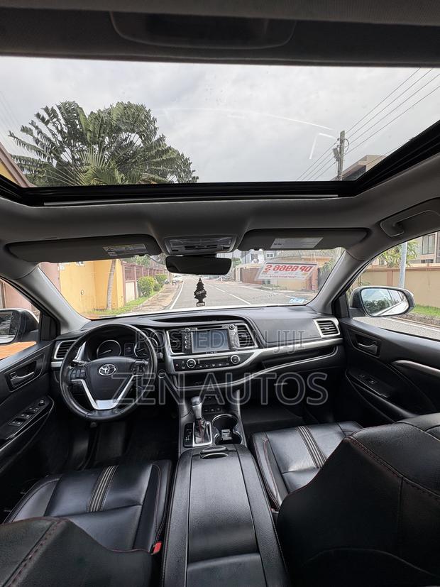 Toyota Highlander SE 2019 White