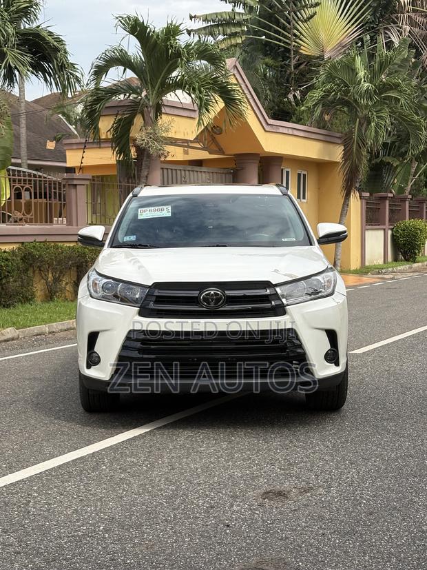 Toyota Highlander SE 2019 White
