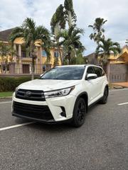 Toyota Highlander SE 2019 White for sale