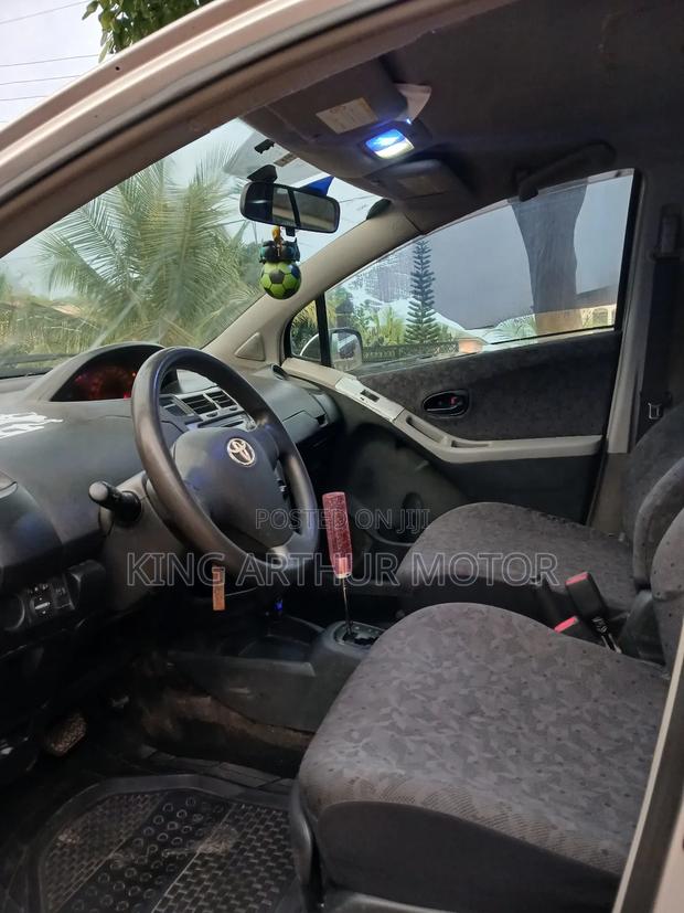 Toyota Vitz 2010 Gray