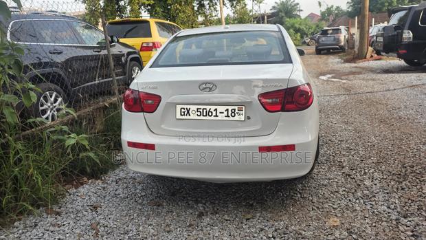 Hyundai Elantra 2011 White