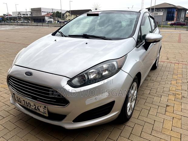 Ford Fiesta SE 4dr Hatchback (1.6L 4cyl 5M) 2014 Silver