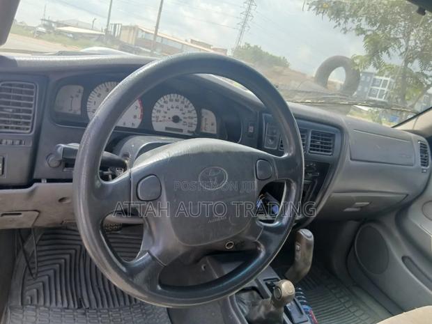 Toyota Hilux 2004 Red