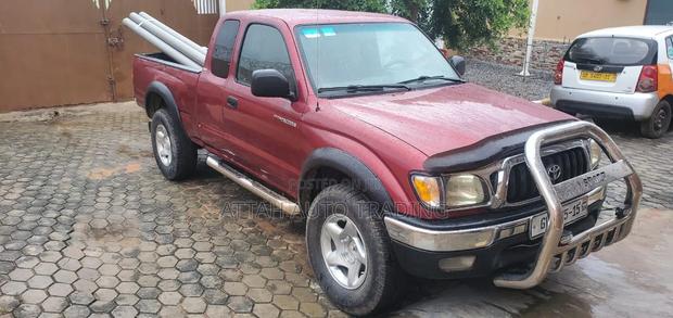 Toyota Hilux 2004 Red