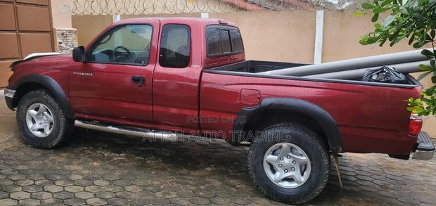 Toyota Hilux 2004 Red