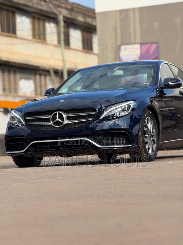 Mercedes-Benz C300 2017 Blue