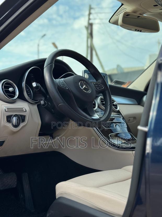 Mercedes-Benz C300 2017 Blue