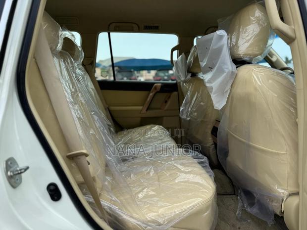 Toyota Land Cruiser Prado 2015 Off white