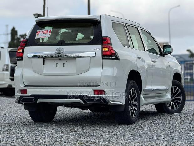 Toyota Land Cruiser Prado 2015 Off white
