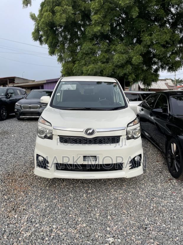 Toyota Voxy 2012 White