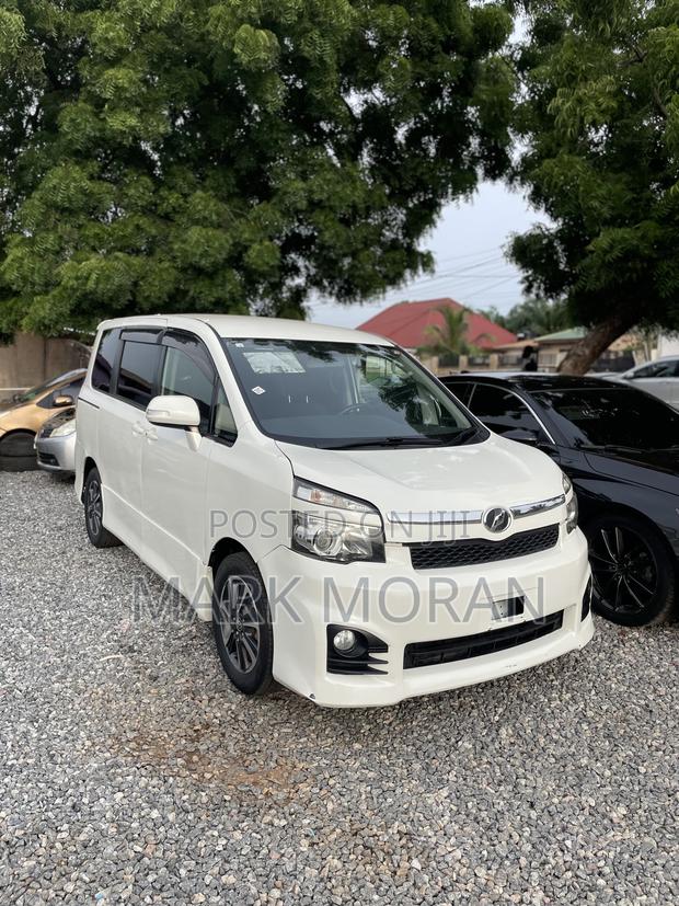 Toyota Voxy 2012 White