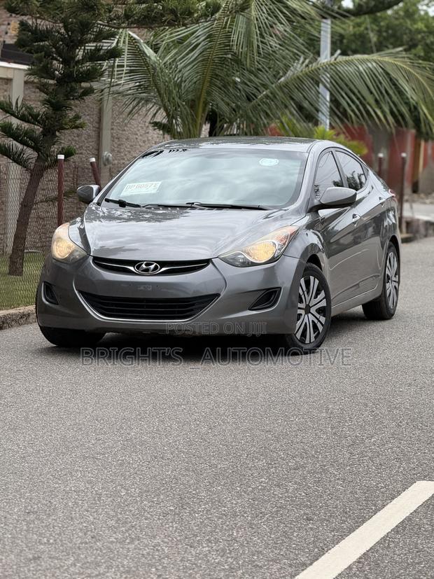 Hyundai Elantra GLS Sedan FWD (1.8L 4cyl 6A) 2013 Gray