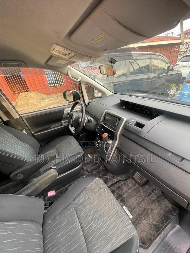 Toyota Voxy 2012 Gray