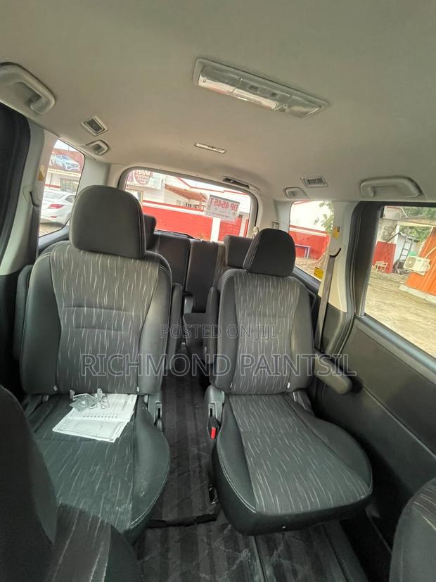 Toyota Voxy 2012 Gray