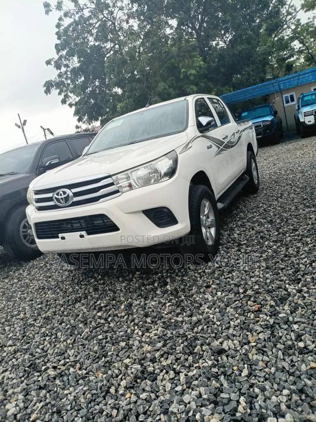 Toyota Hilux Revo Double Cab Petrol 2.7 AWD 2017 White
