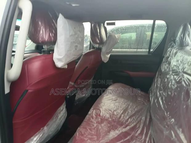 Toyota Hilux Revo Double Cab Petrol 2.7 AWD 2017 White