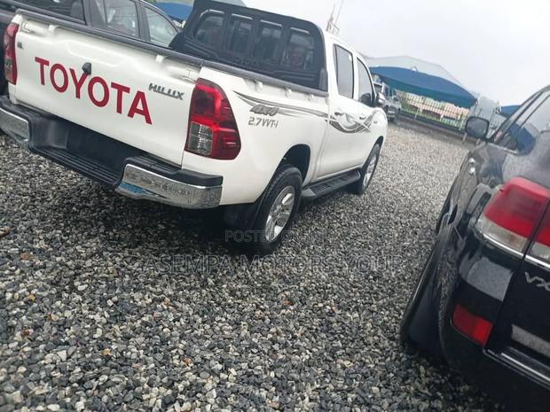 Toyota Hilux Revo Double Cab Petrol 2.7 AWD 2017 White
