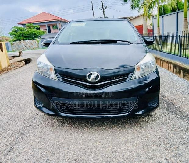 Toyota Vitz 1.0 FWD 3dr 2013 Black