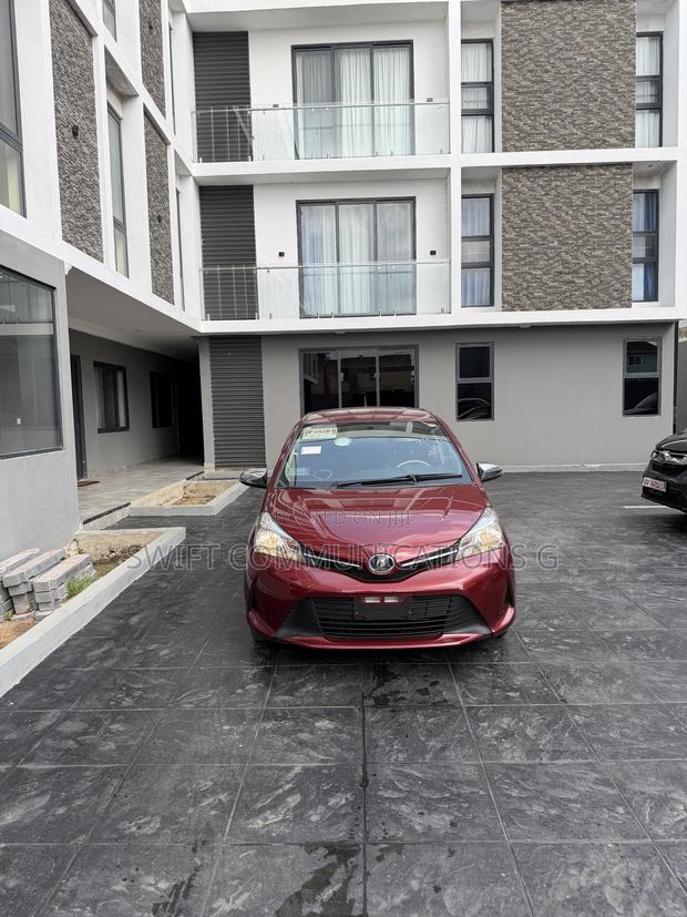 Toyota Vitz 1.3 FWD 5dr 2015 Burgundy