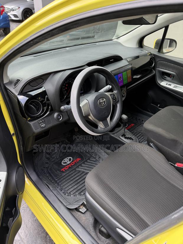 Toyota Vitz 1.3 FWD 5dr 2015 Yellow