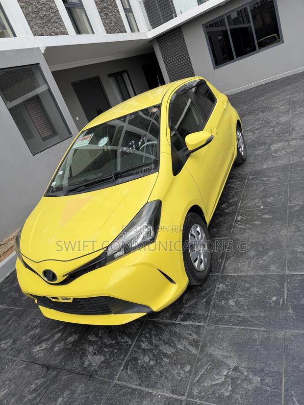 Toyota Vitz 1.3 FWD 5dr 2015 Yellow