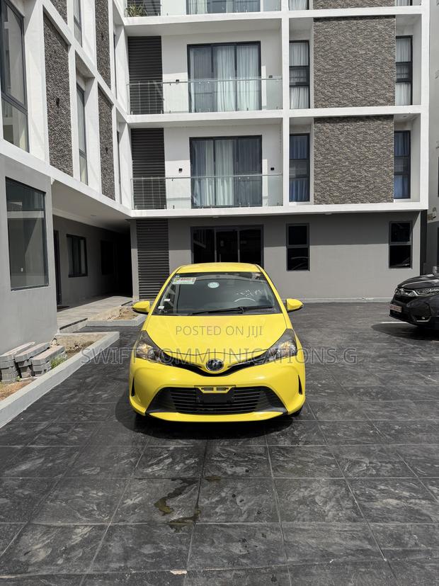 Toyota Vitz 1.3 FWD 5dr 2015 Yellow