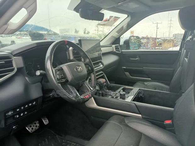 Toyota Tundra SR5 2022 White