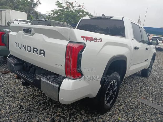 Toyota Tundra SR5 2022 White