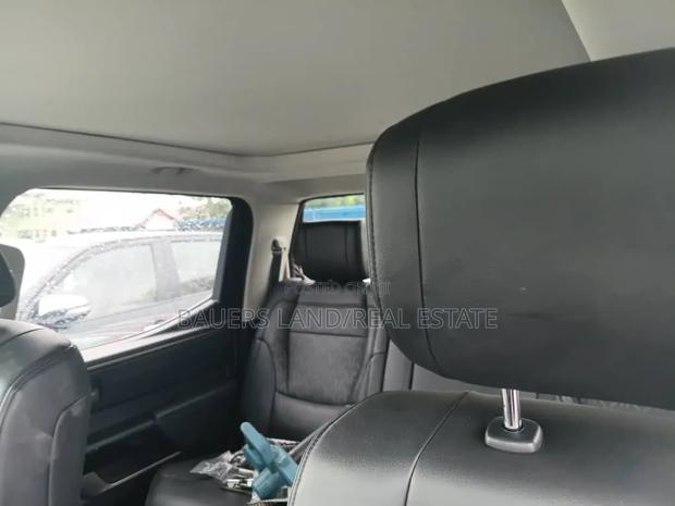 Toyota Tundra 2022 White