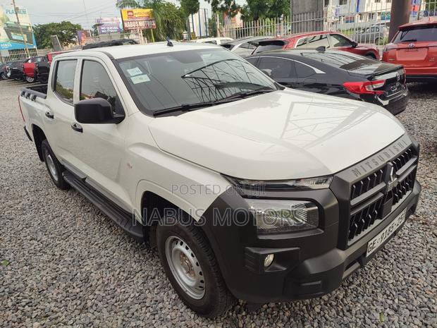 Mitsubishi L200 2025 White