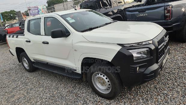 Mitsubishi L200 2025 White