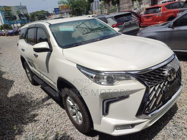 Toyota Fortuner 2.7 AWD 2018 White
