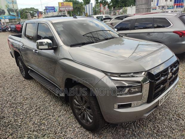 Mitsubishi L200 2025 Gray