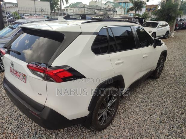 Toyota RAV4 LE AWD 2019 White