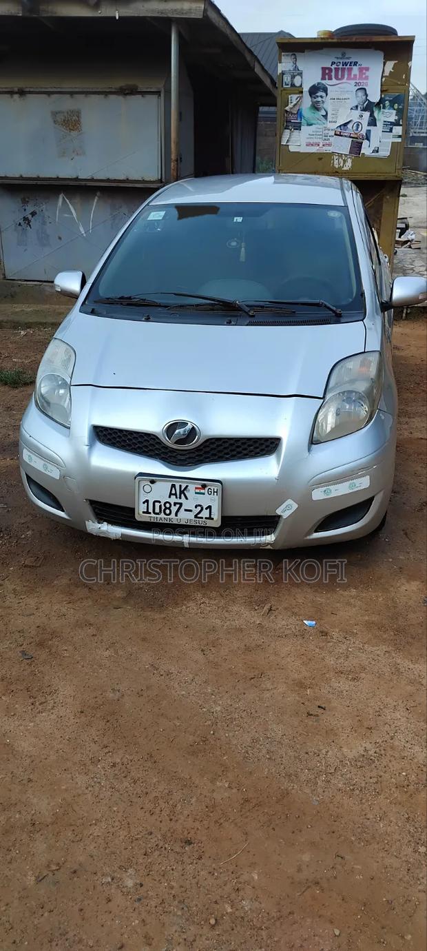 Toyota Vitz 1.0 FWD 3dr 2010 Silver