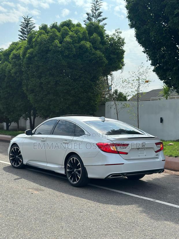 Honda Accord Touring 2.0T 2020 White