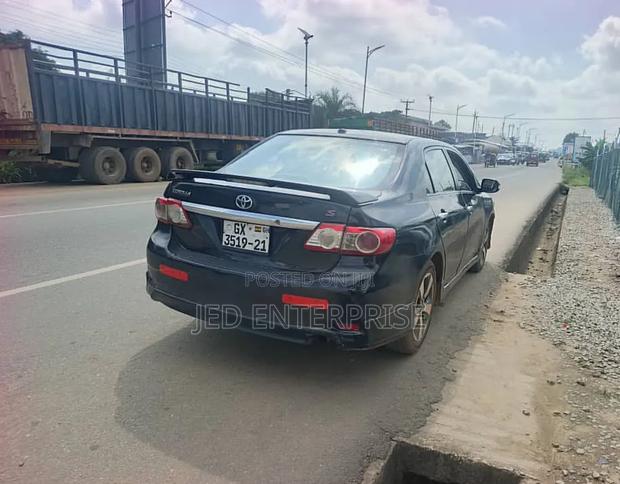 Toyota Corolla 2013 Black