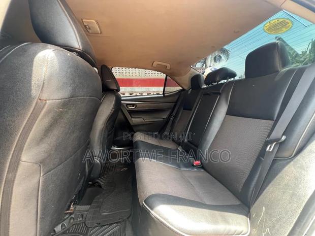 Toyota Corolla LE 4dr Sedan (1.8L 4cyl CVT) 2016 White