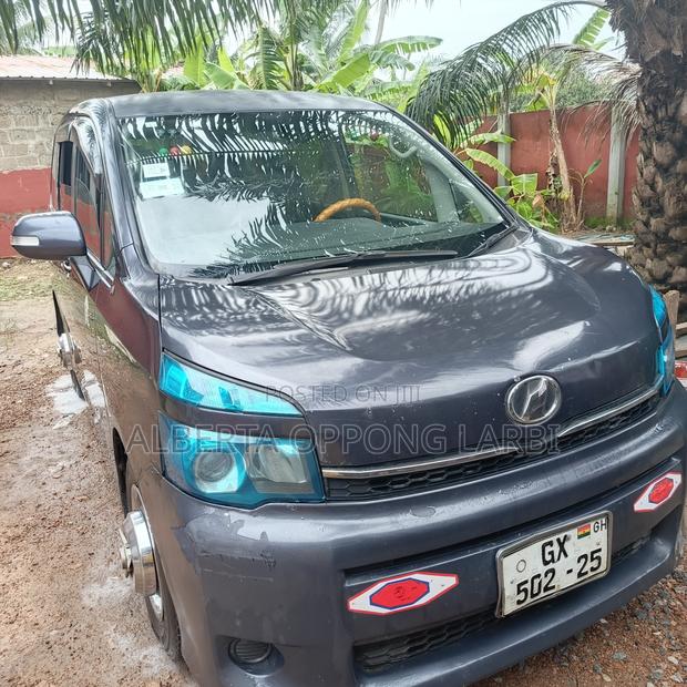 Toyota Voxy 2010 Black