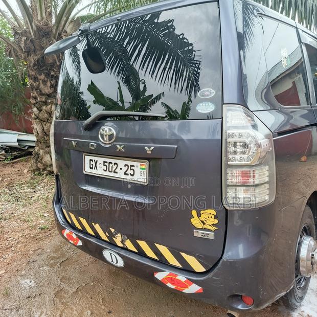 Toyota Voxy 2010 Black