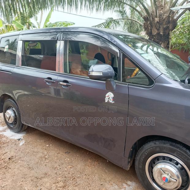 Toyota Voxy 2010 Black