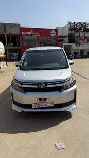 Toyota Voxy SV Premium 2014 Silver for sale