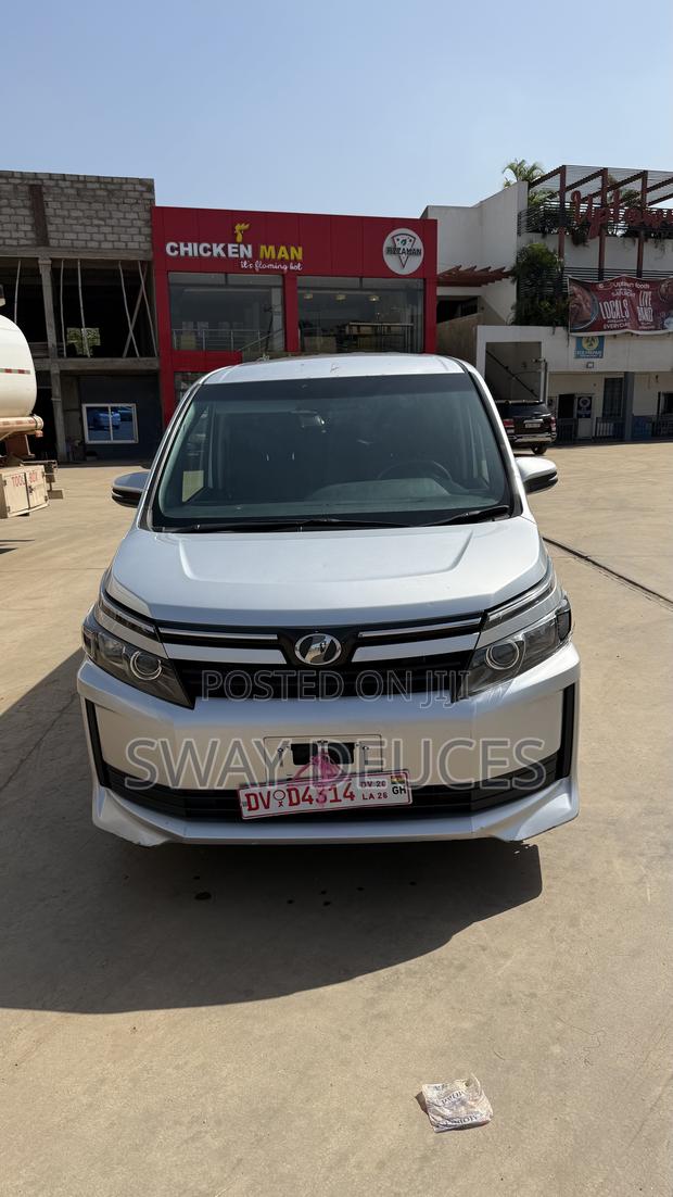 Toyota Voxy SV Premium 2014 Silver
