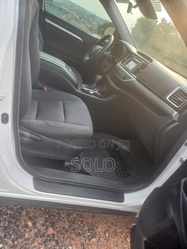 Toyota Highlander LE 4x2 (2.7L 4cyl 6A) 2017 White