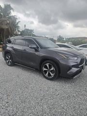 Toyota Highlander 2022 Gray for sale