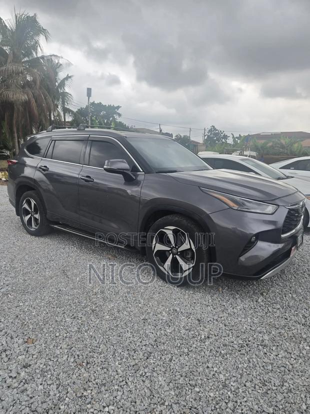 Toyota Highlander 2022 Gray